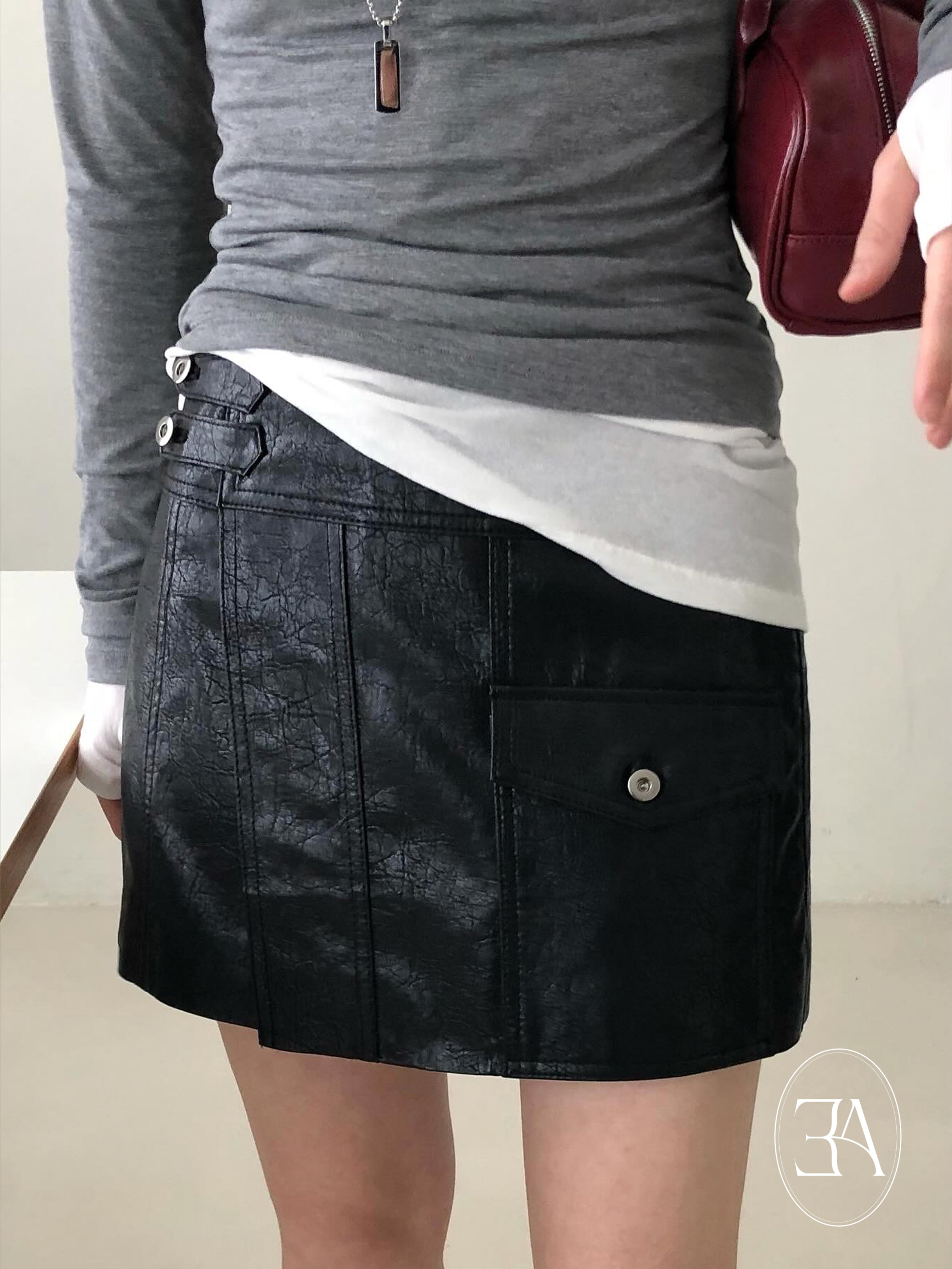 Crack Mini Skirt (Black)