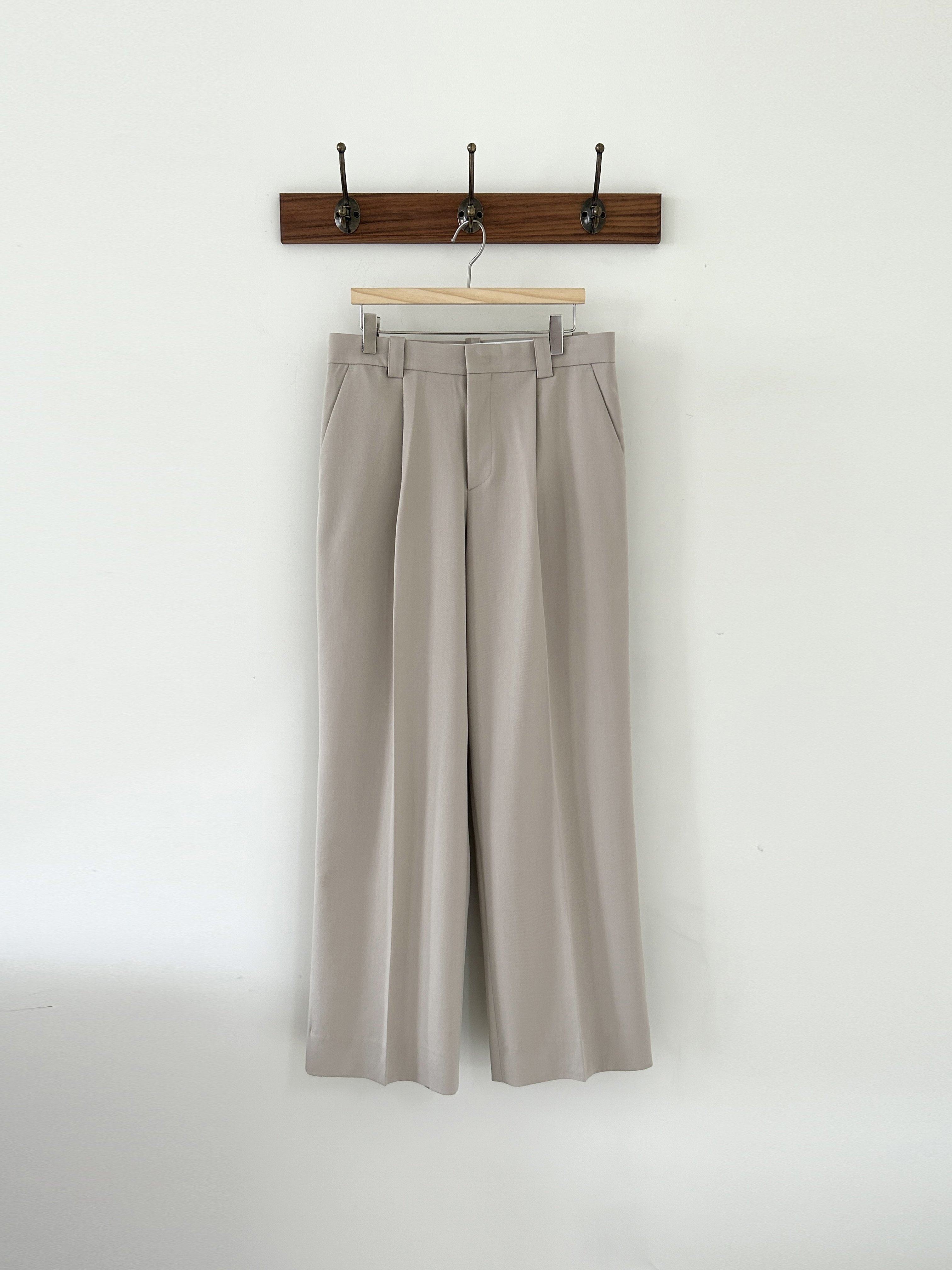 Low-Waist One Tuck Trousers